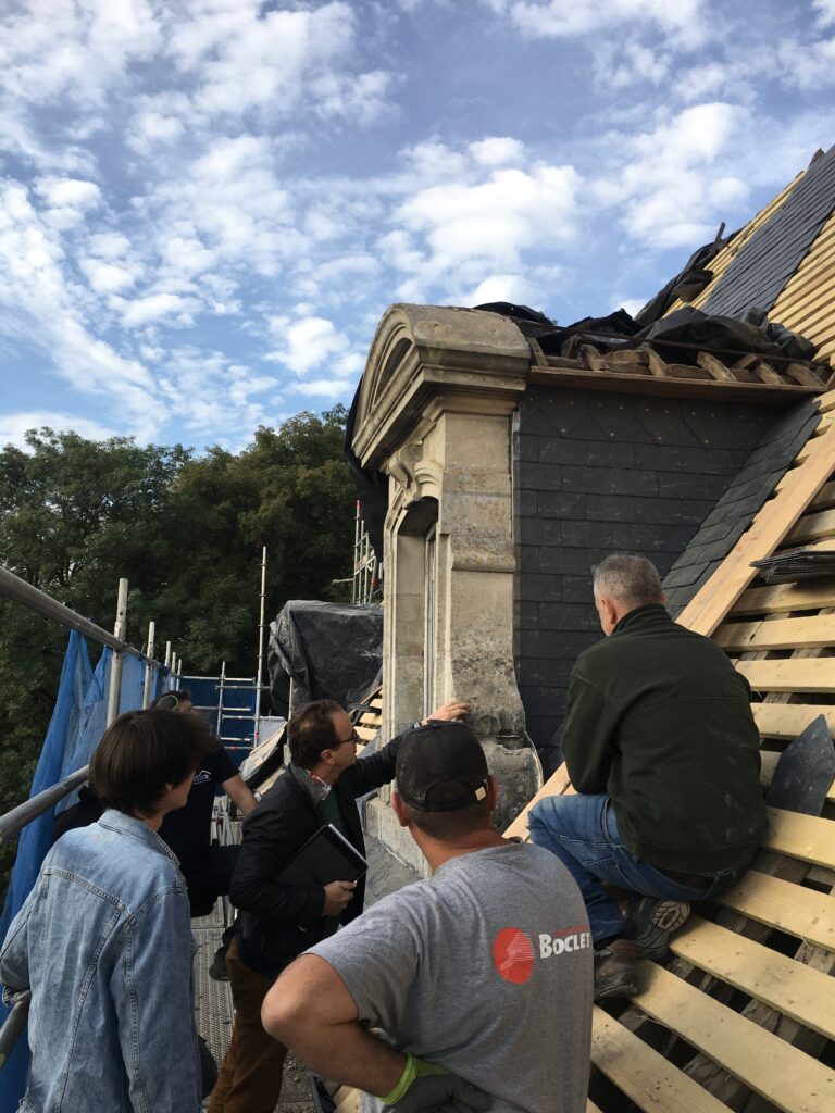 Toiture une Réunion de chantier sur les toits